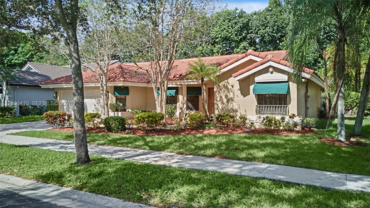 1725 Lakeshore Cir , Weston, FL 33326 Photo