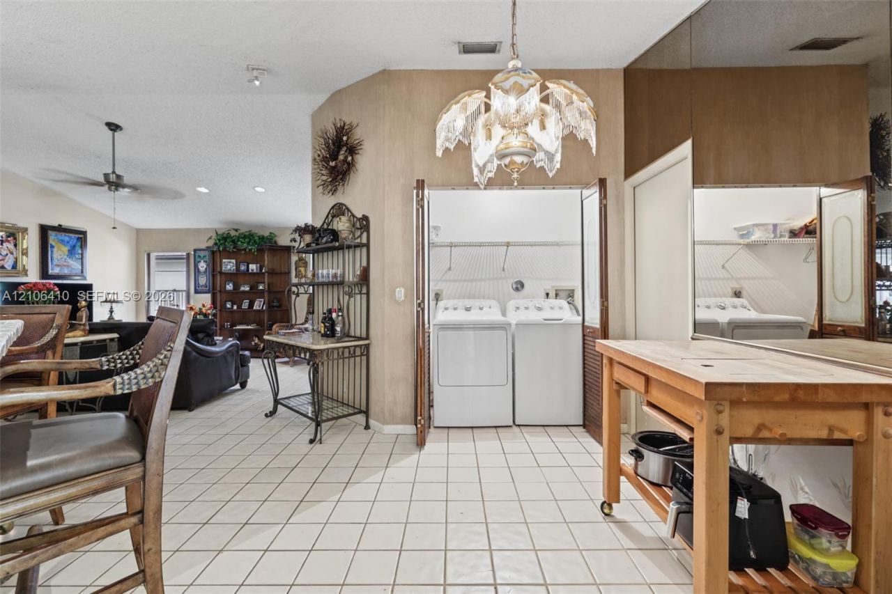 1725 Lakeshore Cir , Weston, FL 33326 Photo