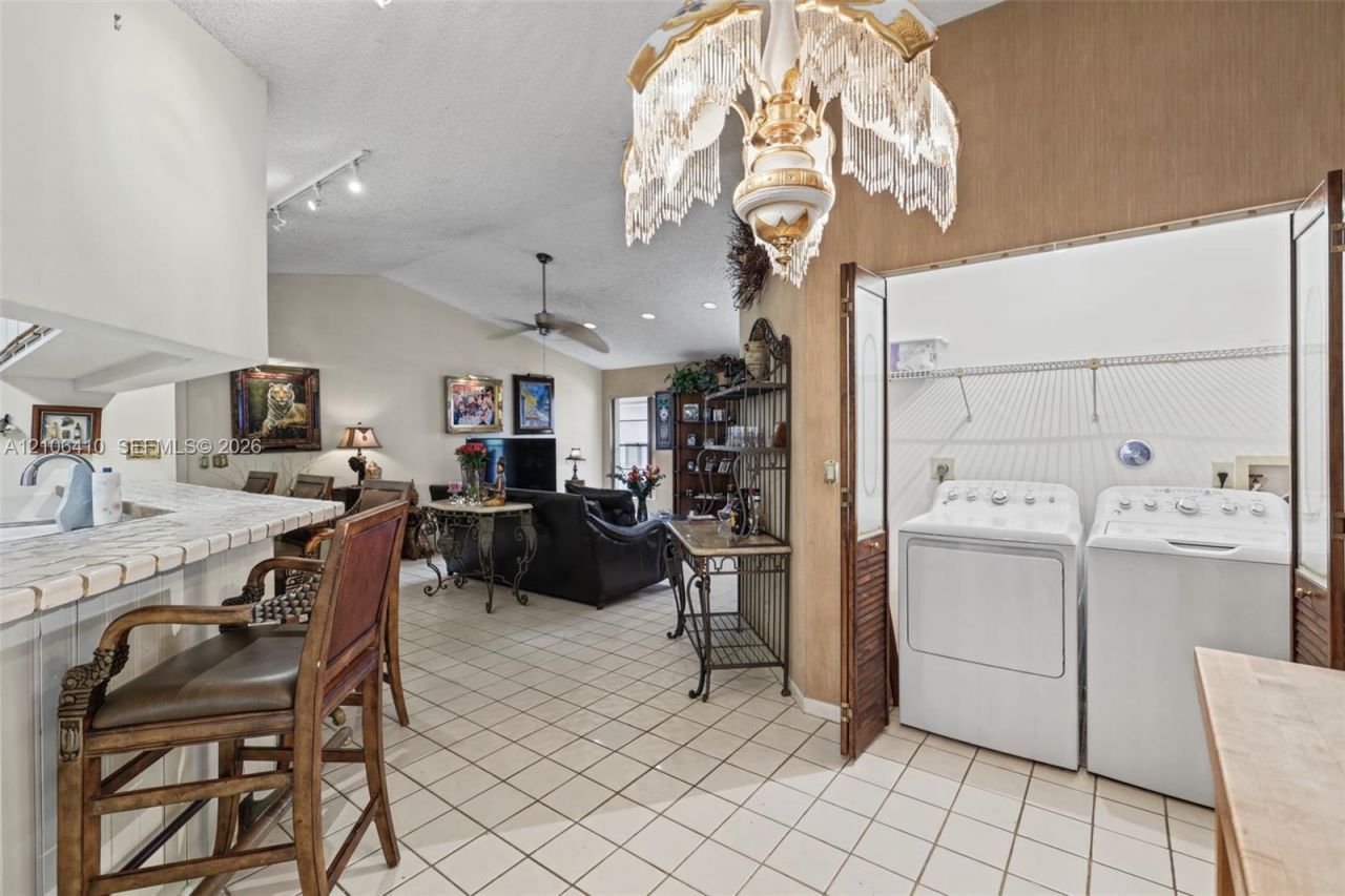 1725 Lakeshore Cir , Weston, FL 33326 Photo