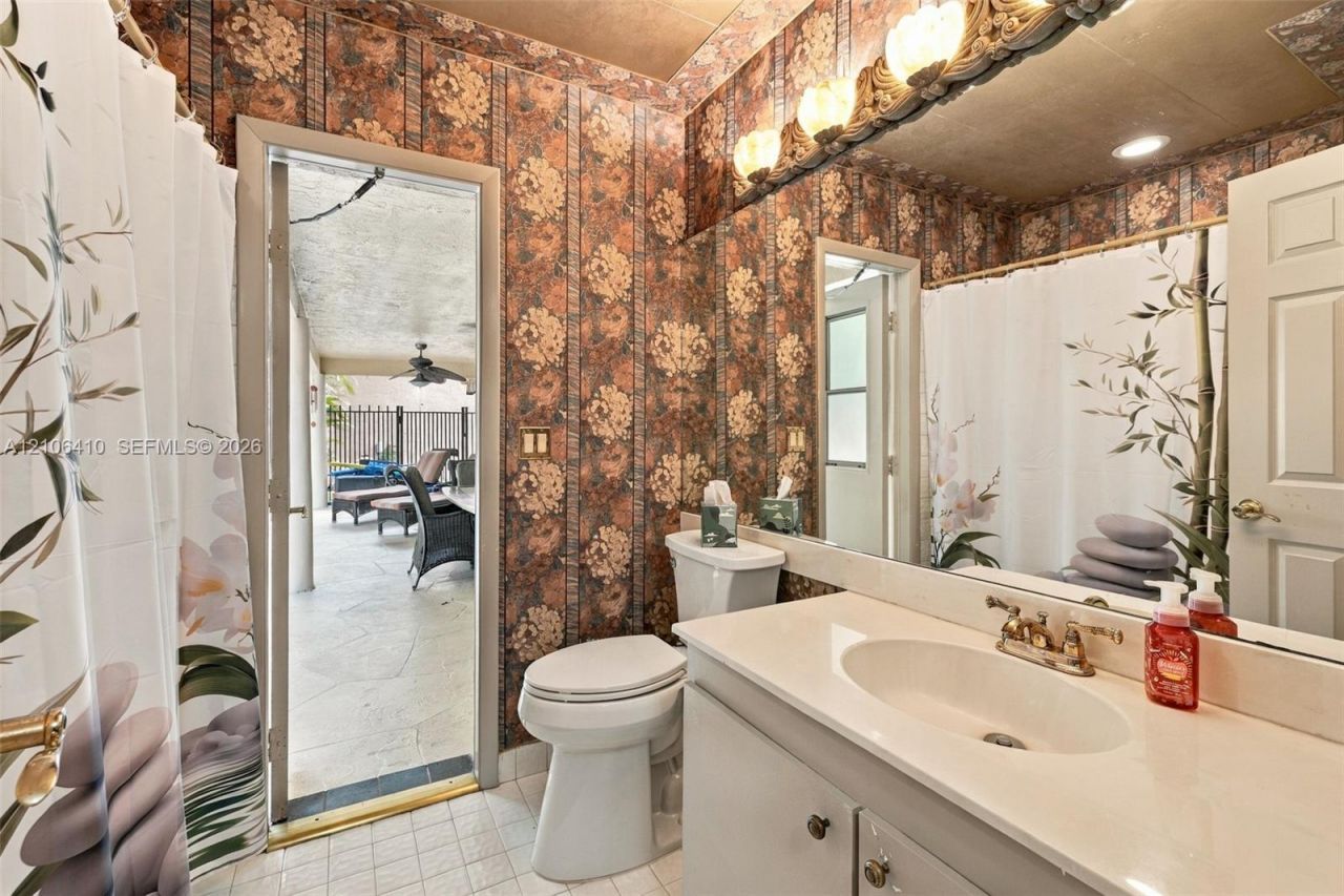 1725 Lakeshore Cir , Weston, FL 33326 Photo