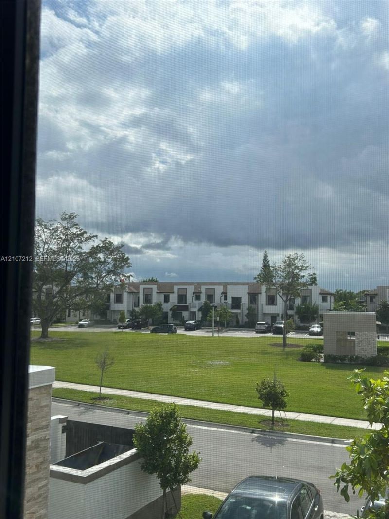 613 NE 208th Ter , Unit 613, Miami, FL 33179 Photo