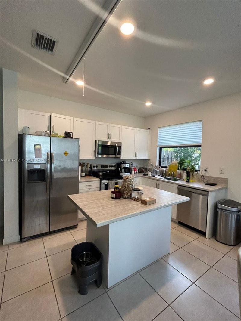 613 NE 208th Ter , Unit 613, Miami, FL 33179 Photo