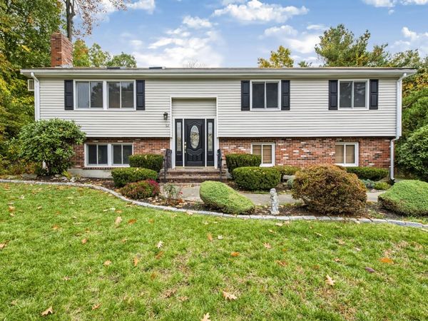 52 Tanglewood Dr, Stoughton, MA 02072