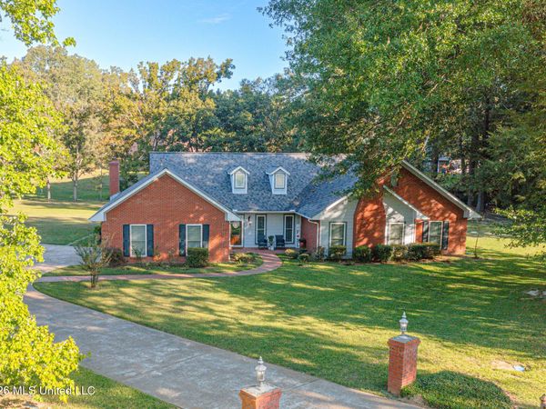 4313 Bishop Drive, Vicksburg, MS 39180