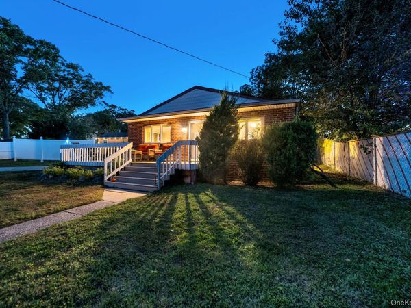 629 East Drive , Lindenhurst, NY 11757