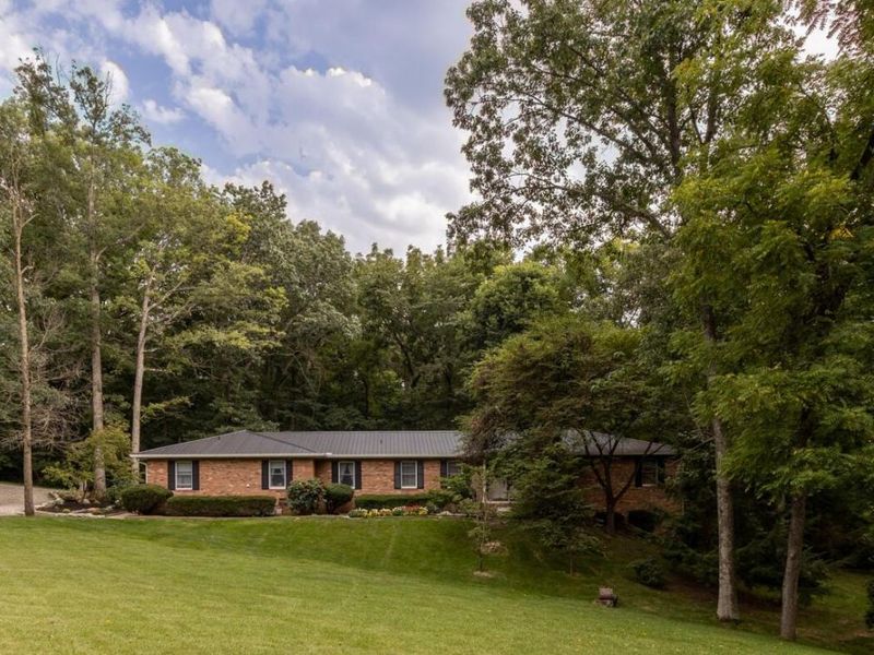 2895 Franchel Court NW, Lancaster, OH 43130 Photo 1