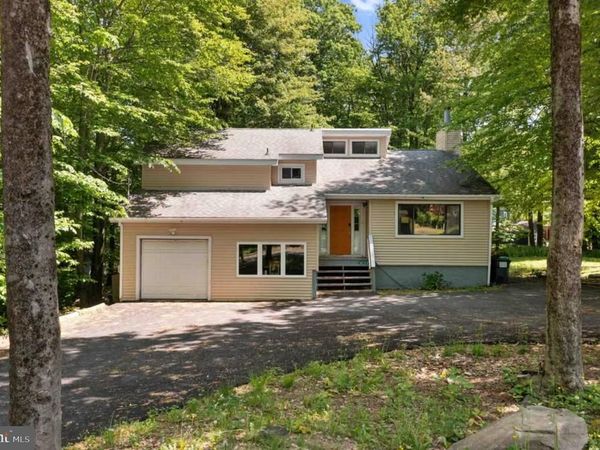 8123 MAYFAIR ROAD , TOBYHANNA, PA 18466