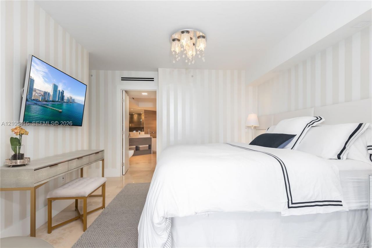 6301 Collins Ave , Unit 1105, Miami Beach, FL 33141 Photo