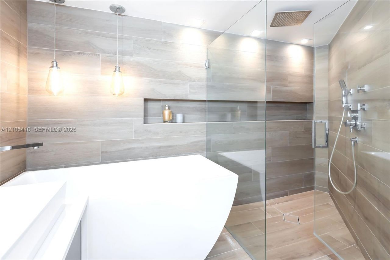 6301 Collins Ave , Unit 1105, Miami Beach, FL 33141 Photo