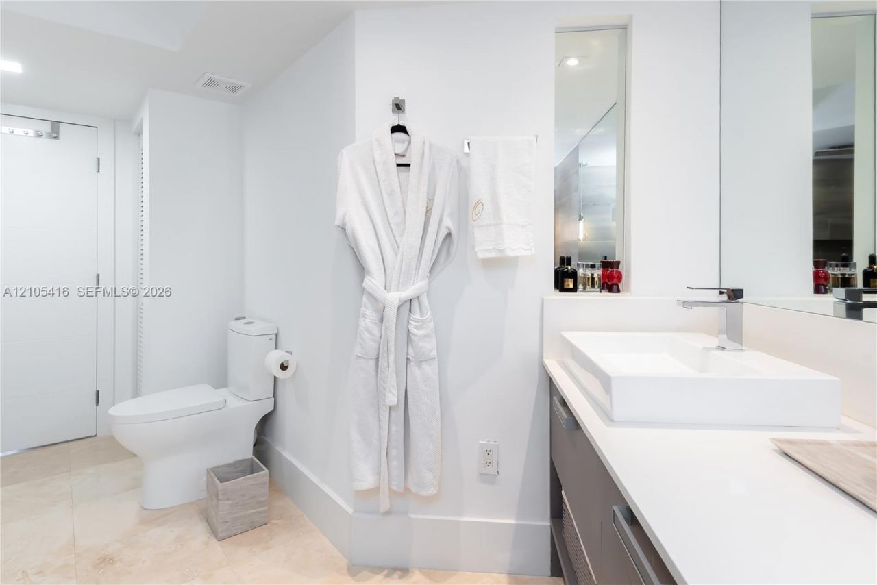 6301 Collins Ave , Unit 1105, Miami Beach, FL 33141 Photo