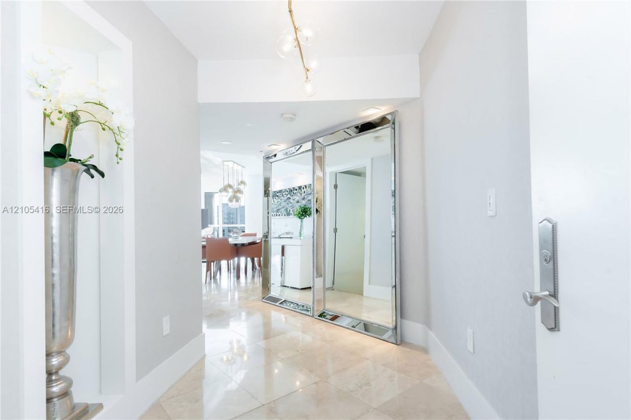 6301 Collins Ave , Unit 1105, Miami Beach, FL 33141 Photo