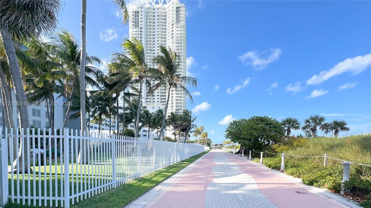 6301 Collins Ave , Unit 1105, Miami Beach, FL 33141 Photo
