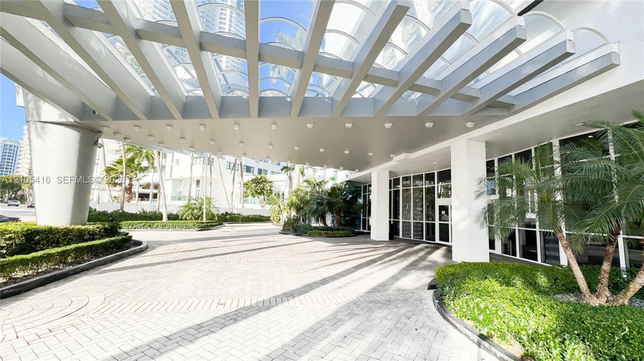 6301 Collins Ave , Unit 1105, Miami Beach, FL 33141 Photo