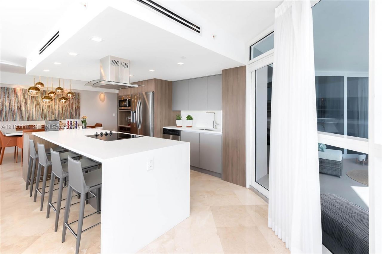 6301 Collins Ave , Unit 1105, Miami Beach, FL 33141 Photo