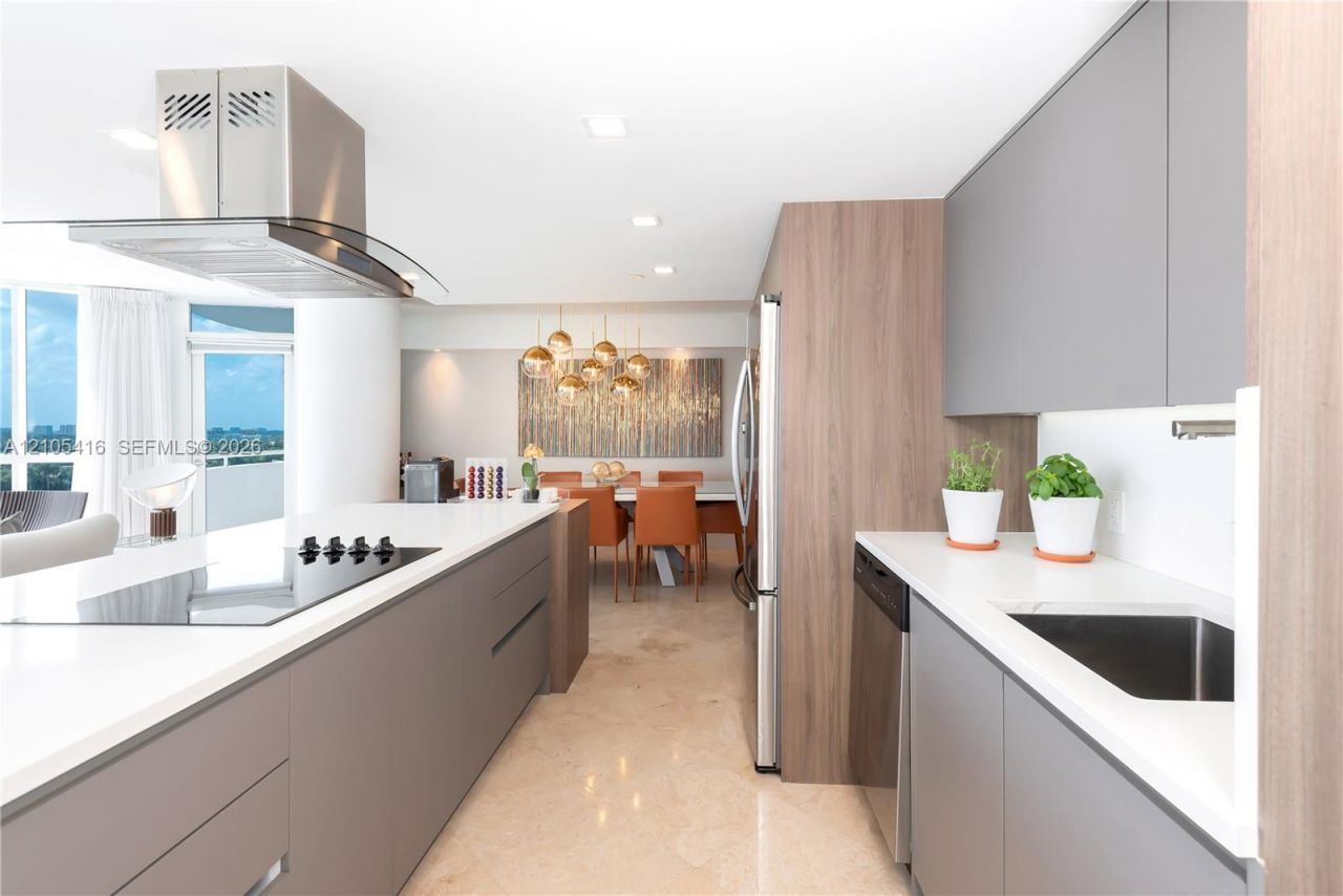 6301 Collins Ave , Unit 1105, Miami Beach, FL 33141 Photo