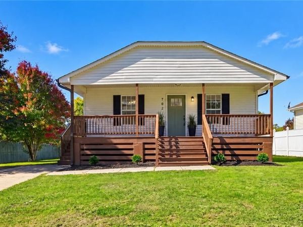 702 Shirley Lane , Greensboro, NC 27401