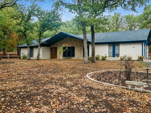 104 Trailwood Court, Burleson, TX 76028