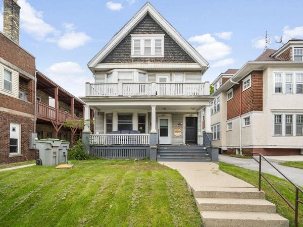 2911 N Maryland AVENUE, Unit 2913, Milwaukee, WI 53211
