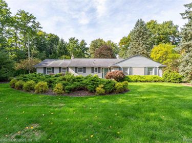 4494 Burnley Drive, Bloomfield Township, Mi 48304