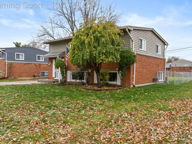 11840 Chattman Drive, Sterling Heights, Mi 48313