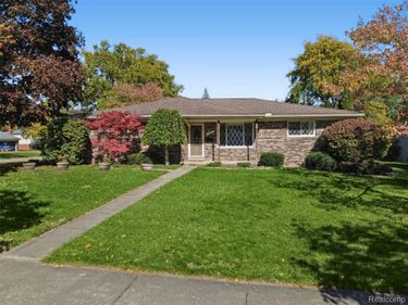 2341 Newbedford Drive, Troy, Mi 48085