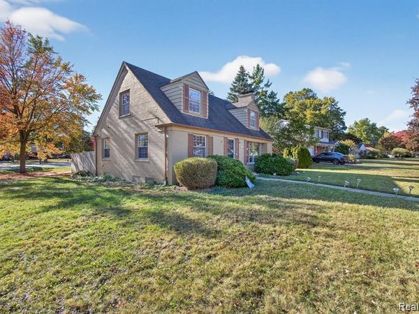 28025 Sunset Boulevard W, Lathrup Village, Mi 48076