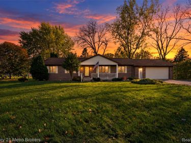 1278 Donal Drive, Flint Township, Mi 48532