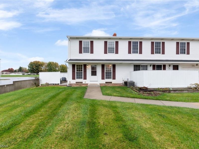 17506 Independence Court, Unit 4-D, Brook Park, OH 44142 Photo 2
