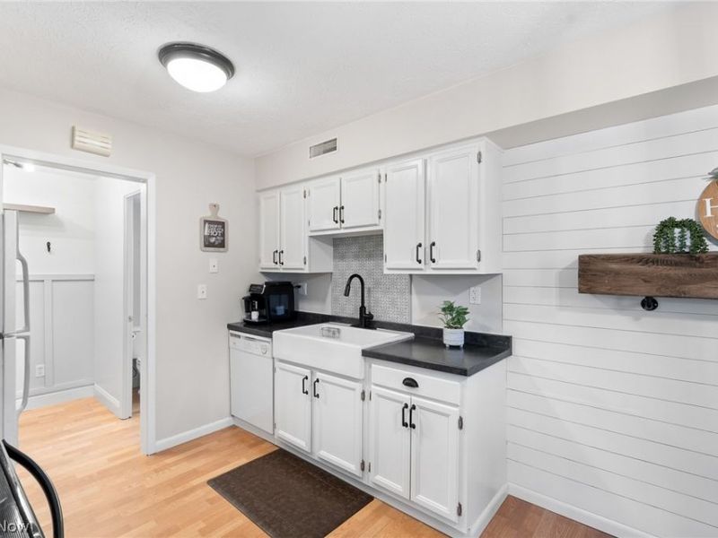 17506 Independence Court, Unit 4-D, Brook Park, OH 44142 Photo 8