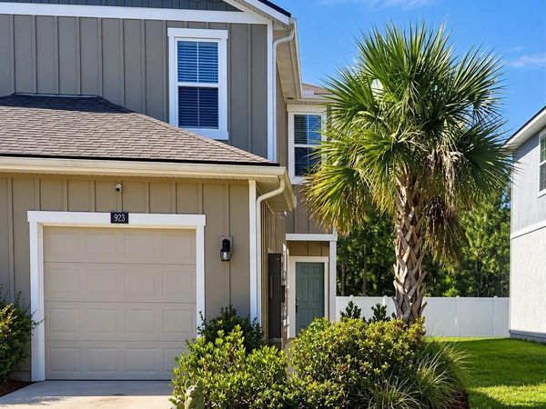 923 CAPITOL Parkway, Jacksonville, FL 32218