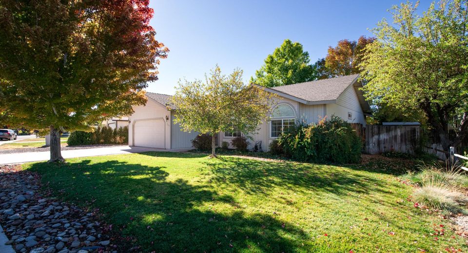 729 Hornet Drive, Gardnerville, NV 89460 Photo