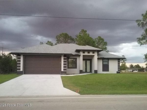 2107 E 10th Street , Lehigh Acres, FL 33936
