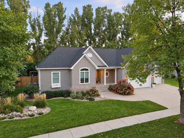 1734 Maplewood Lane, Aberdeen, SD 57401