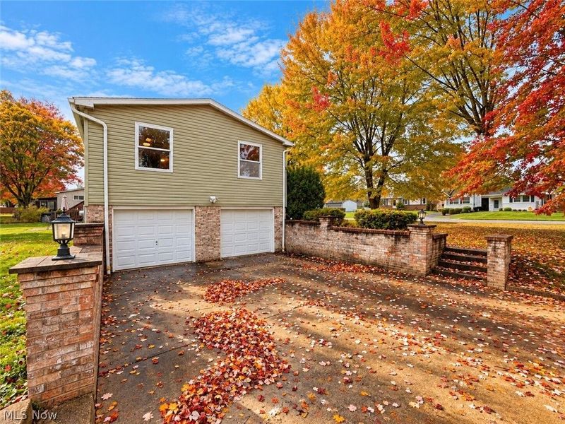 500 Aurora Drive, Youngstown, OH 44505 Photo 2