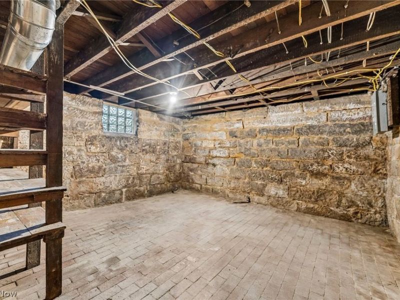 160 N Valley Street, Akron, OH 44303 Photo 33