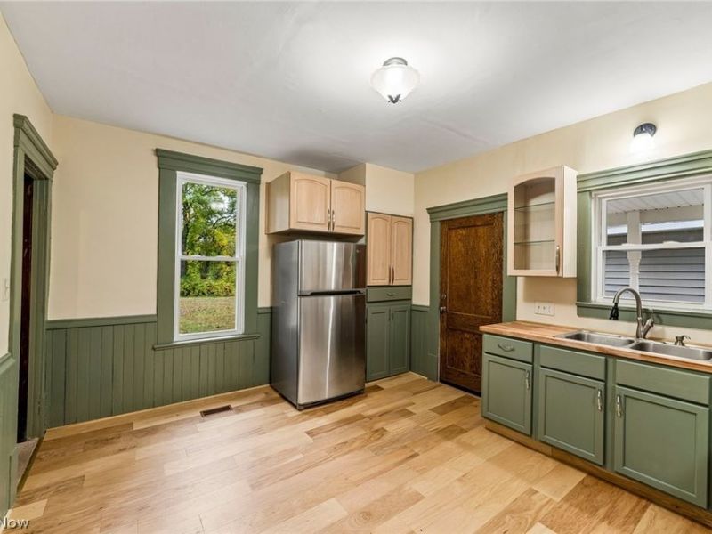 160 N Valley Street, Akron, OH 44303 Photo 9