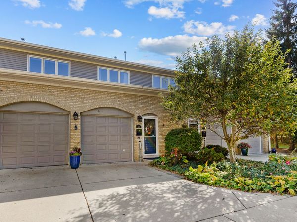 23 Rienzi Lane , Highwood, IL 60040