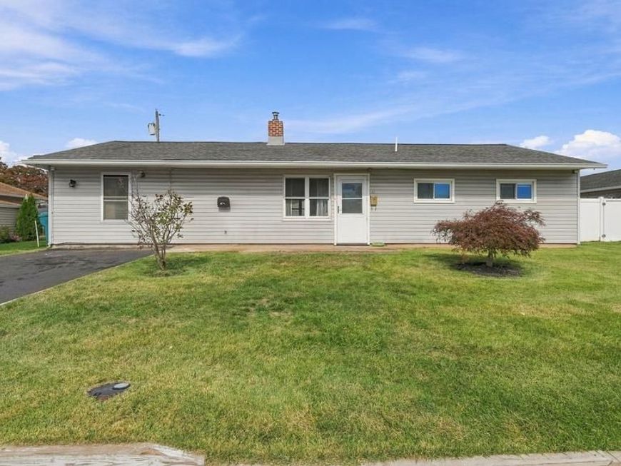 168 Farmbrook Drive, Levittown, PA 19055 Main Photo