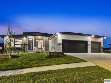 3652 S 218th Avenue, Elkhorn, NE 68022
