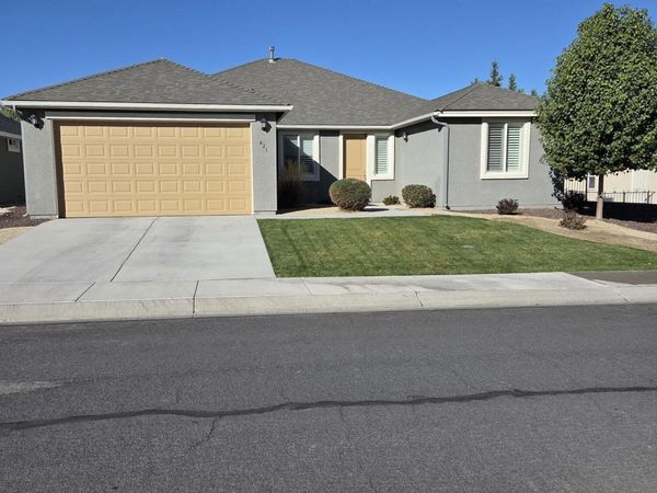 421 Dog Leg Drive, Fernley, NV 89408