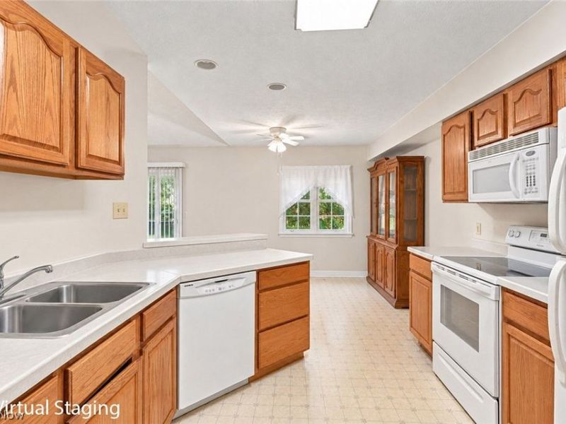 830 Renee Drive, Unit 832, Wadsworth, OH 44281 Photo 7