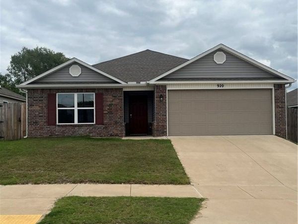 920 S Brambling Lane, Fayetteville, AR 72701