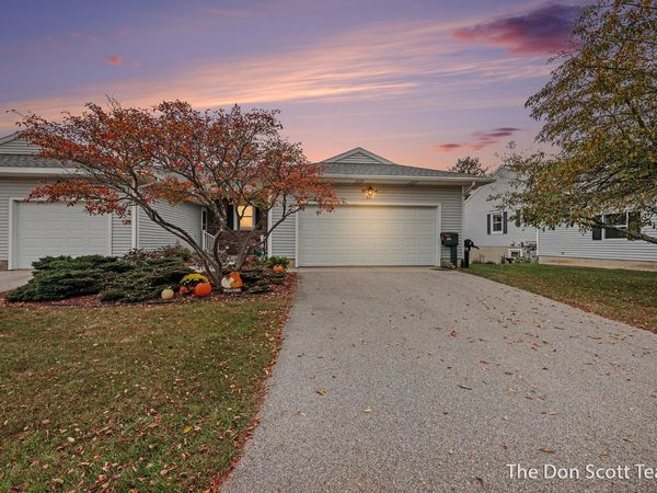 221 Pippin Drive NW, Sparta, MI 49345
