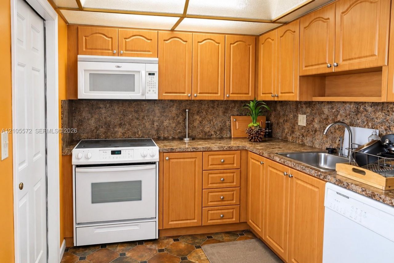 4191 NW 41st St , Unit 217, Lauderdale Lakes, FL 33319 Photo