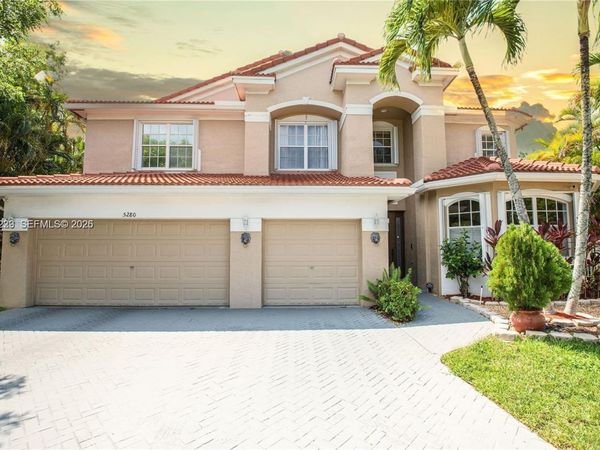 5280 NW 95th Ave, Coral Springs, FL 33076