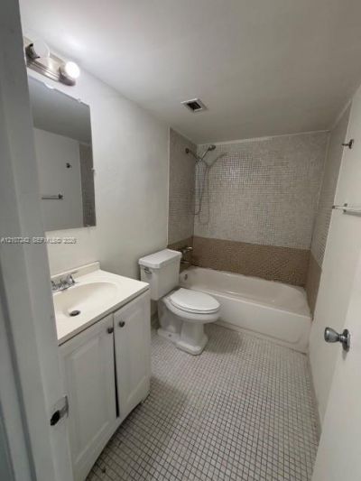 496 NW 165th St Rd , Unit D416, Miami, FL 33169 Photo