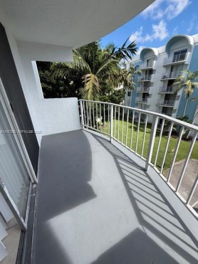 496 NW 165th St Rd , Unit D416, Miami, FL 33169 Photo