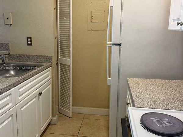 4500 W 16th Ave , Unit 615, Hialeah, FL 33012