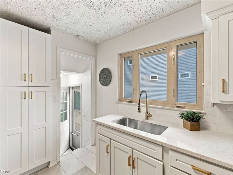 24914 E Oakland, Bay Village, OH 44140 Photo 11