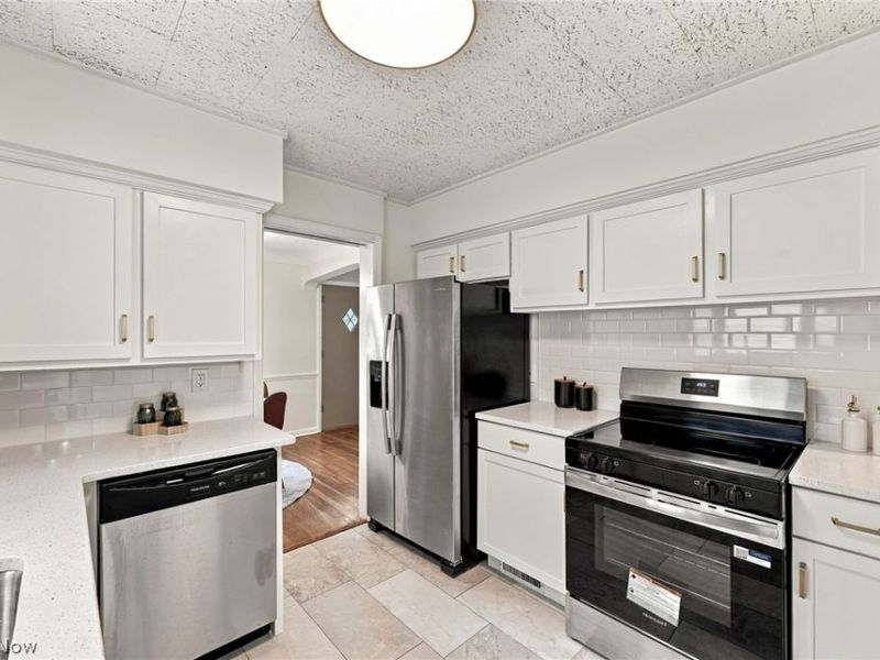 24914 E Oakland, Bay Village, OH 44140 Photo 2